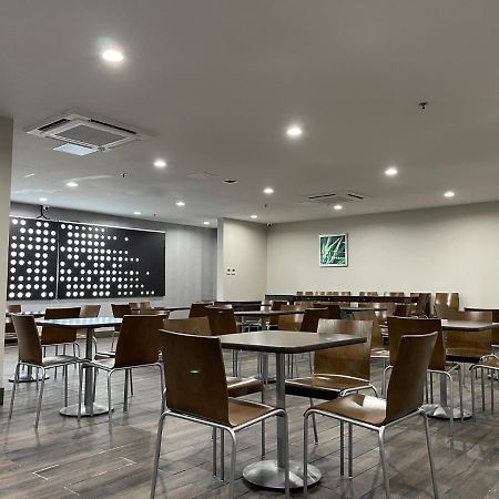 Days Inn By Wyndham Bronx Nyc New York Dış mekan fotoğraf