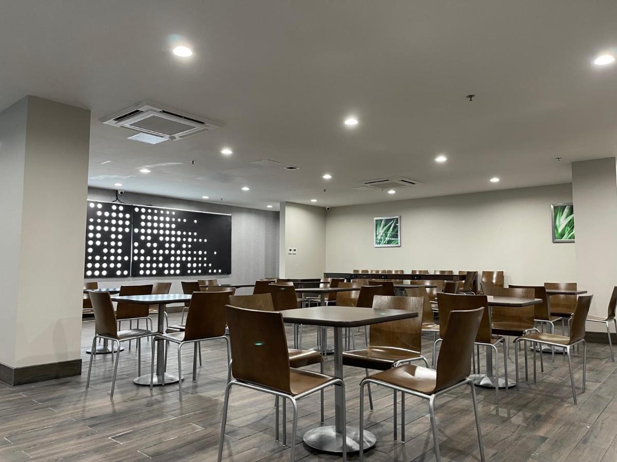 Days Inn By Wyndham Bronx Nyc New York Dış mekan fotoğraf