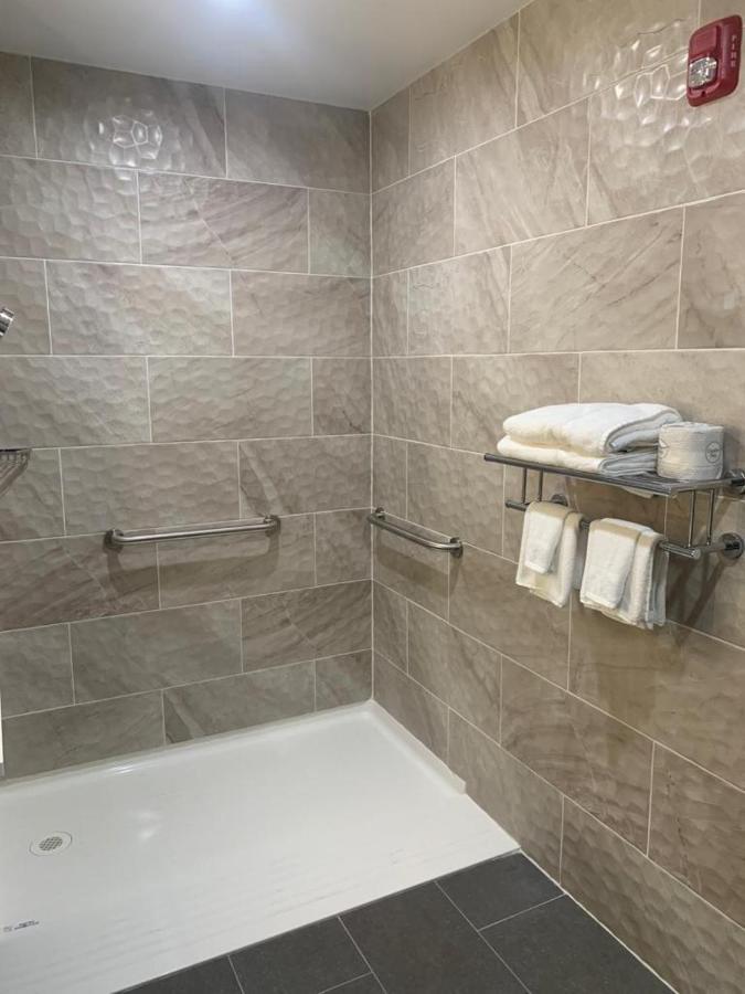 Days Inn By Wyndham Bronx Nyc New York Dış mekan fotoğraf