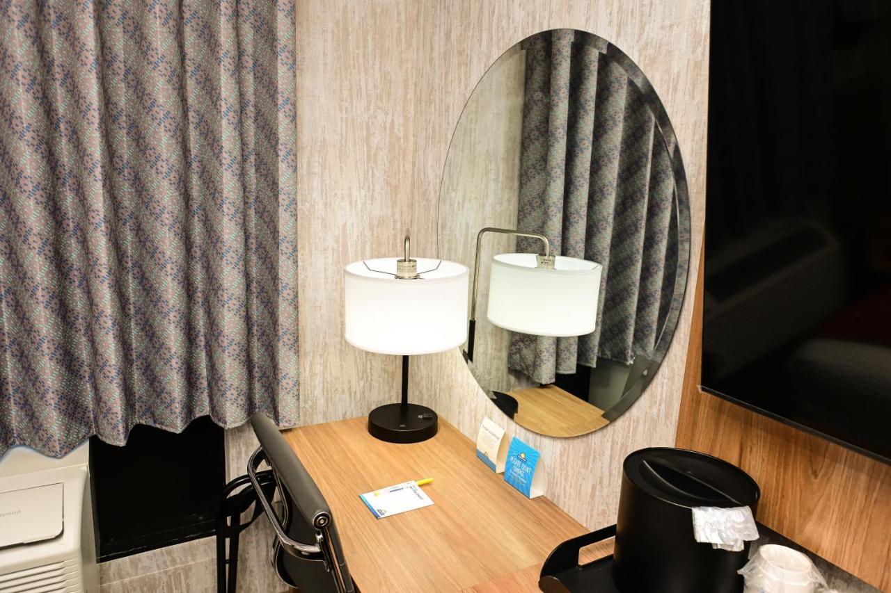 Days Inn By Wyndham Bronx Nyc New York Dış mekan fotoğraf